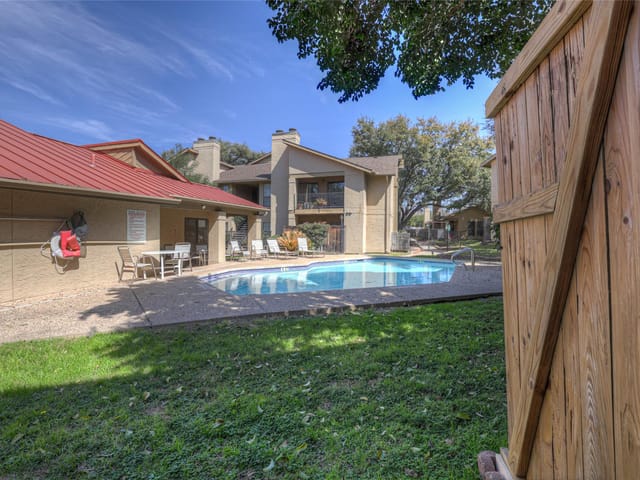 1202 Thorpe Ln Unit #701