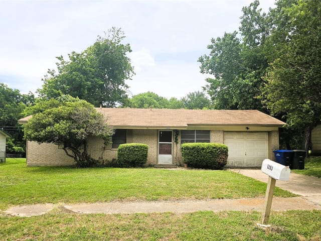 1203 Curry Ave
