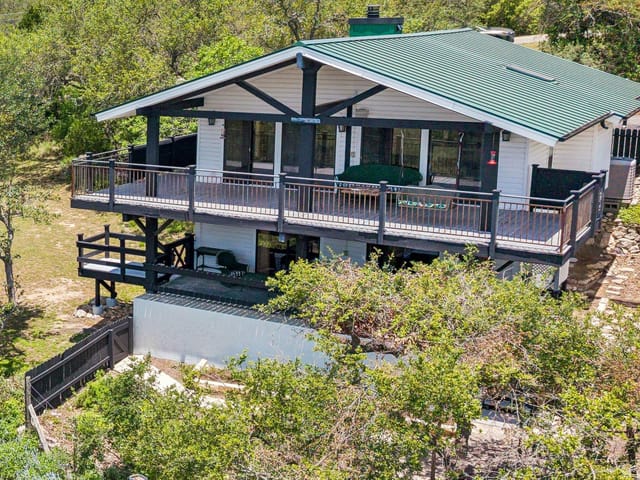 1203 Lakefield