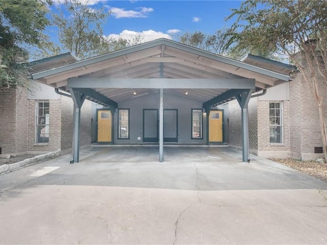 1203 Radcliff Dr