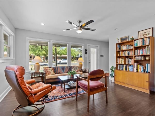 1203 Ridgemont Dr