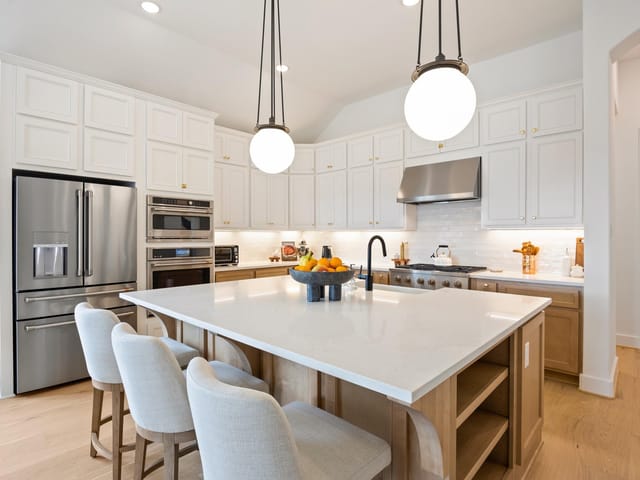 1204 Addison LN