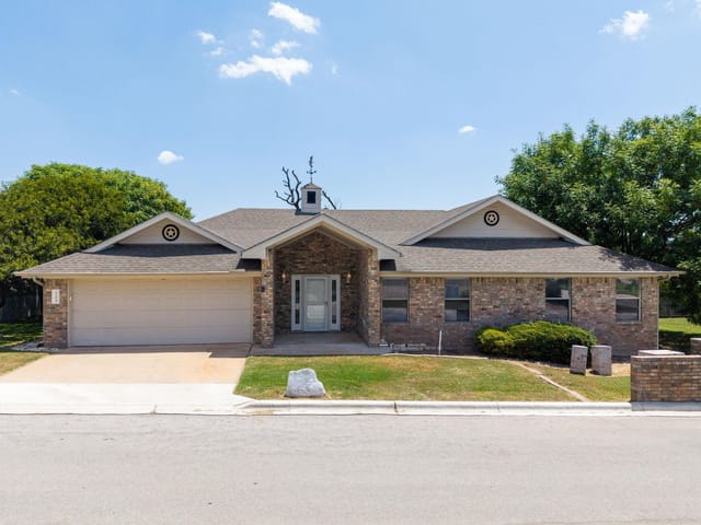 1204 Applewood DR