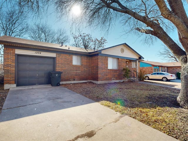 1204 Cedar Dr