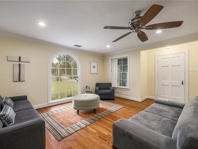 1204 Crestwood Rd