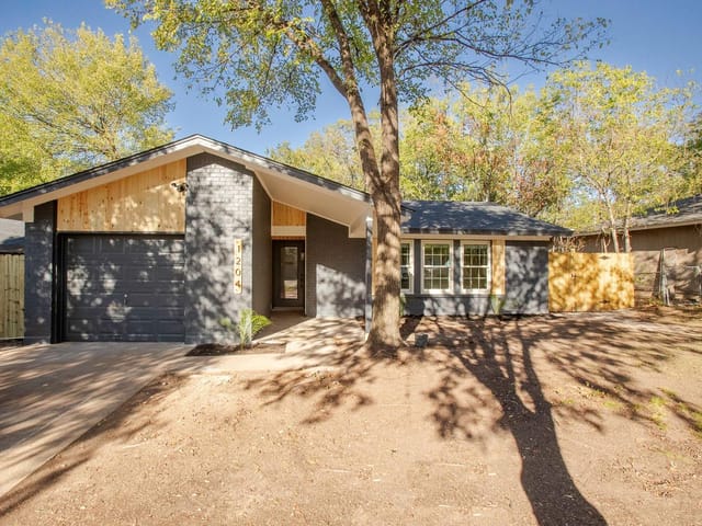 1204 Dunstan Dr