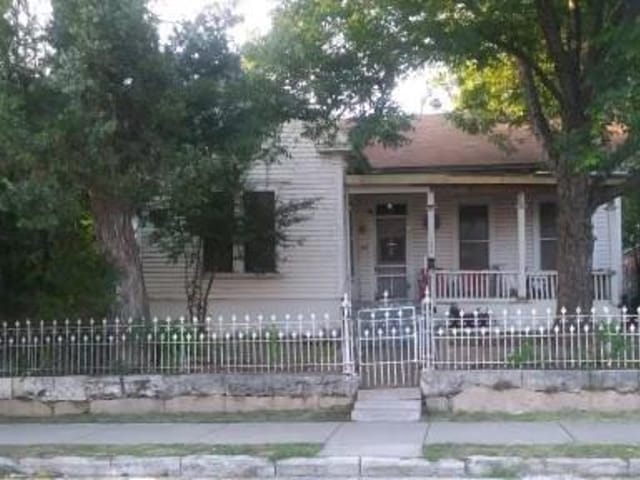 1204 E 6th St