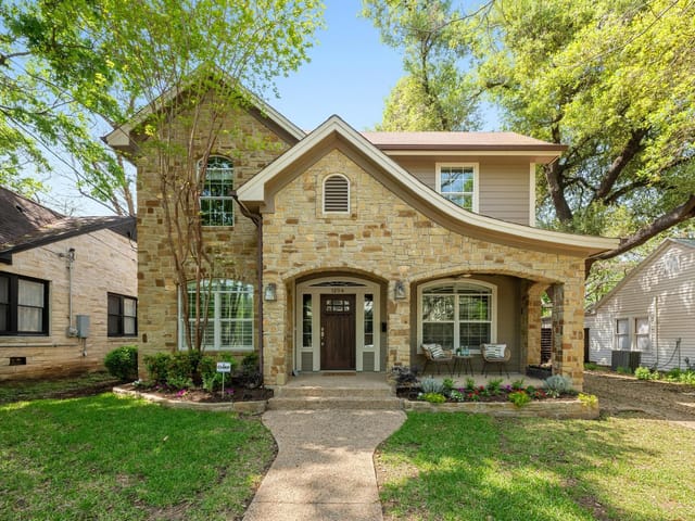 1204 Kinney Ave