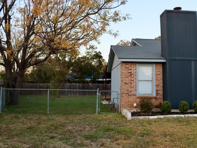 1204 Melbourne Ln
