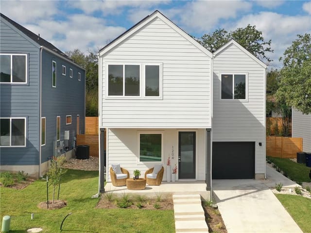 1204 Sarabeth Way