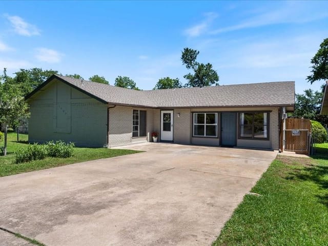 1204 Spearson Ln
