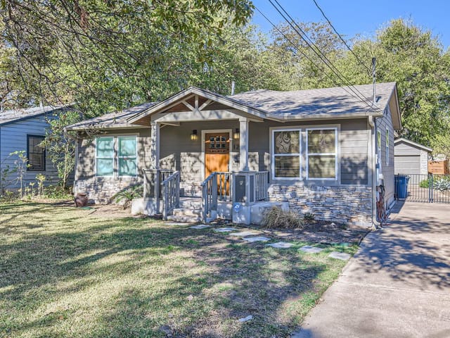 1204 W Saint Johns Ave