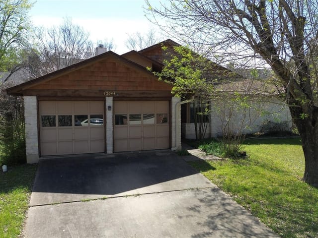 12044 Lincolnshire Dr