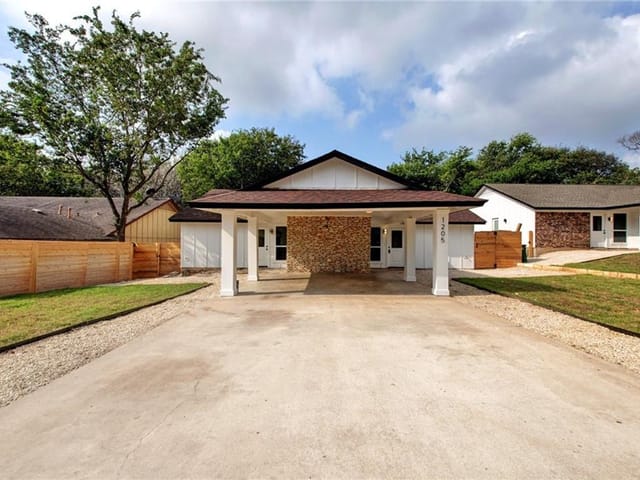 1205 Dobie Dr