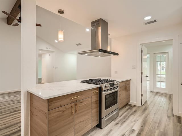 1205 Echo Ln