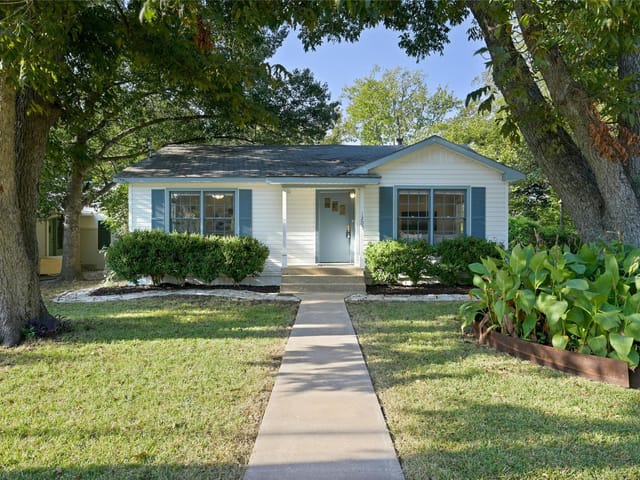 1205 W Saint Johns Ave
