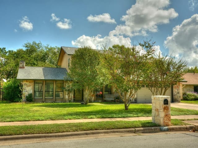1205 Wilson Heights DR