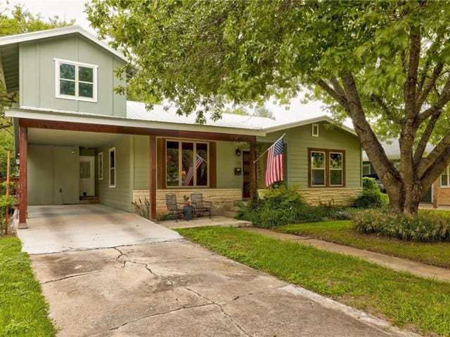 1206 Aggie Ln