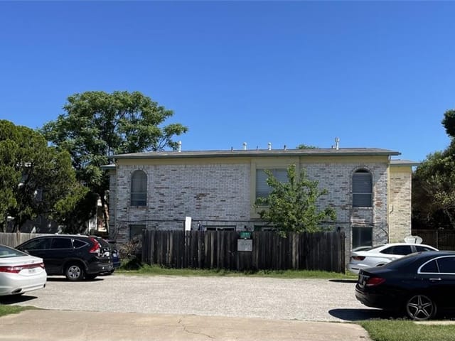1206 Hollow Creek Dr