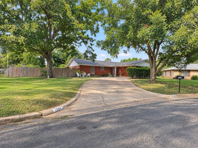 1206 Lake Terrace DR
