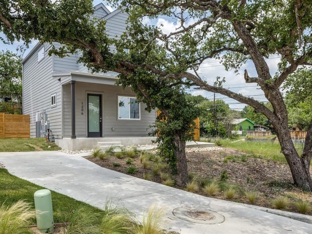 1206 Sarabeth Way