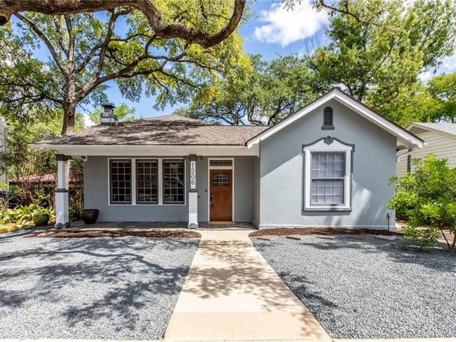 1206 W 22nd 1/2 St