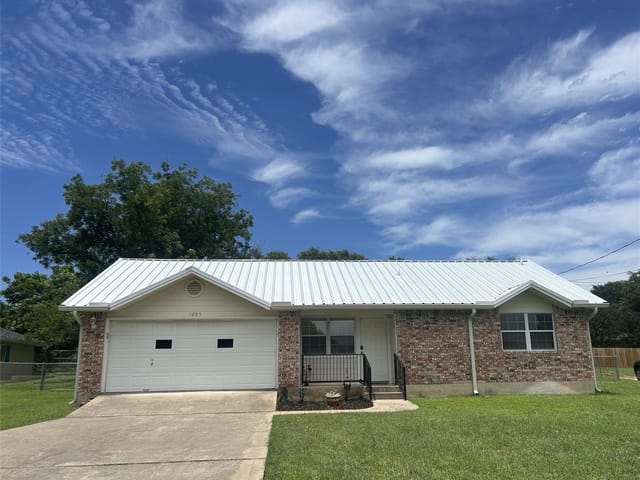 1207 Ash DR