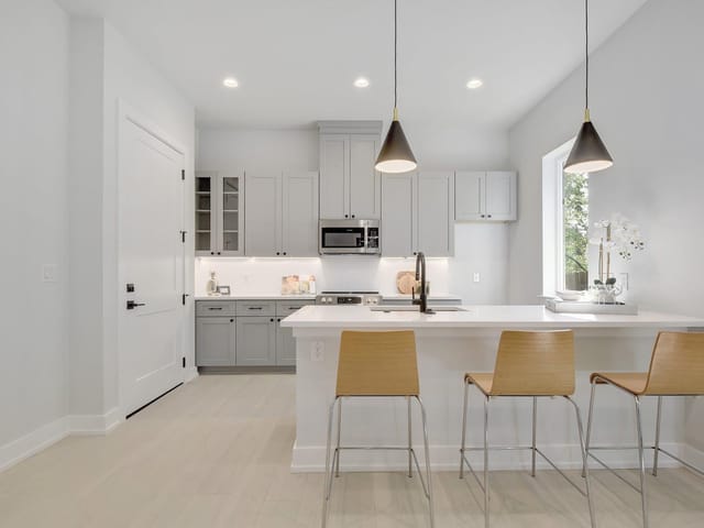 1207 Delano St Unit #2