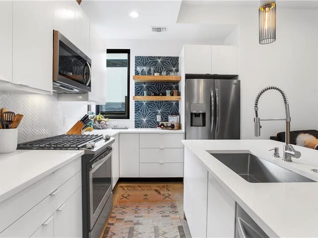 1207 Deloney St Unit #B