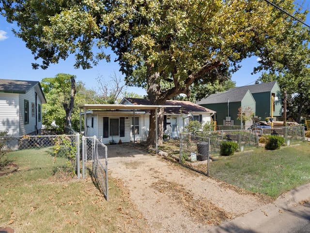 1207 Perez St