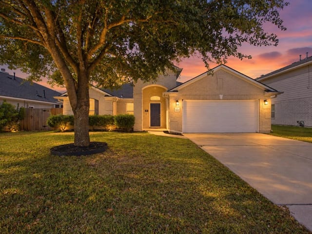 1207 Utopia LN