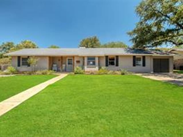 1208 Country Club RD