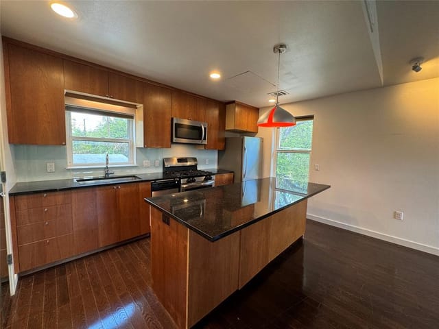 1208 E 2nd ST Unit #B