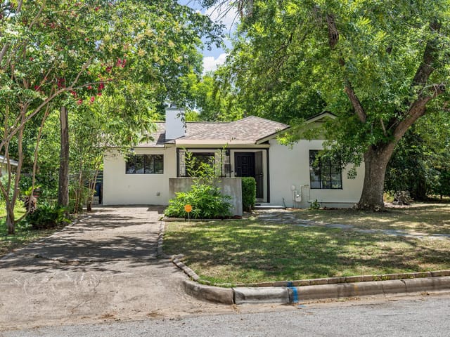 1208 Fairwood RD