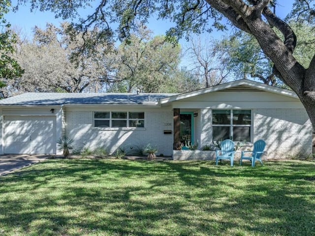 1208 Fieldcrest Dr
