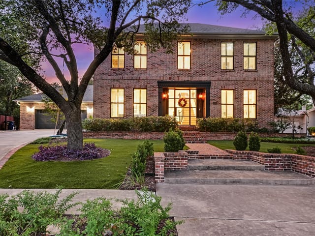 1208 Grosvener CT