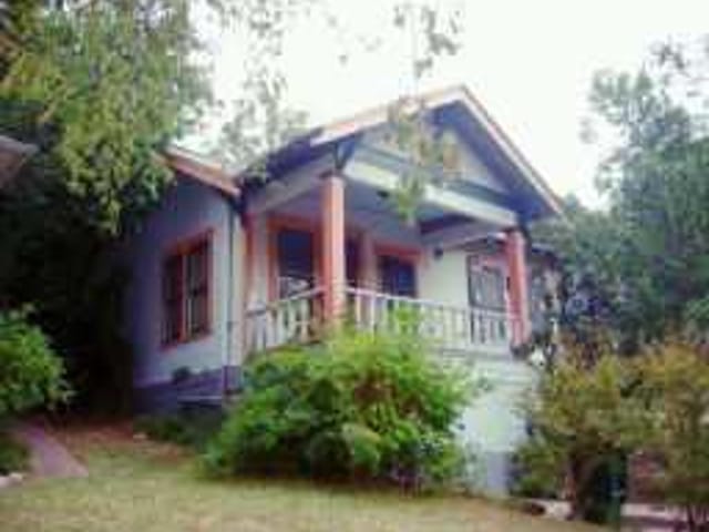 1208 W 8TH ST