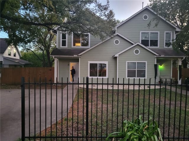 1209 Casey St