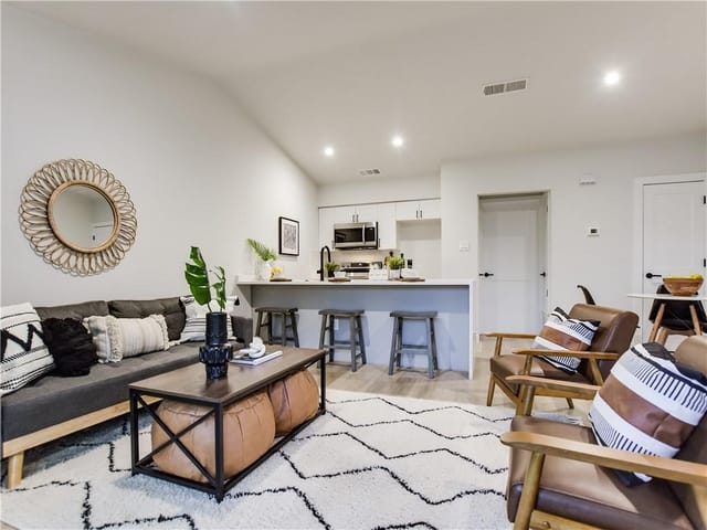 1209 Hollow Creek Dr Unit #1