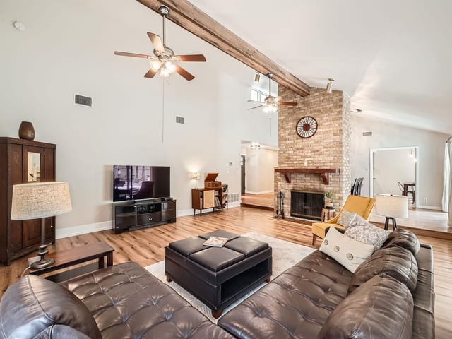 1209 Knollpark Cir