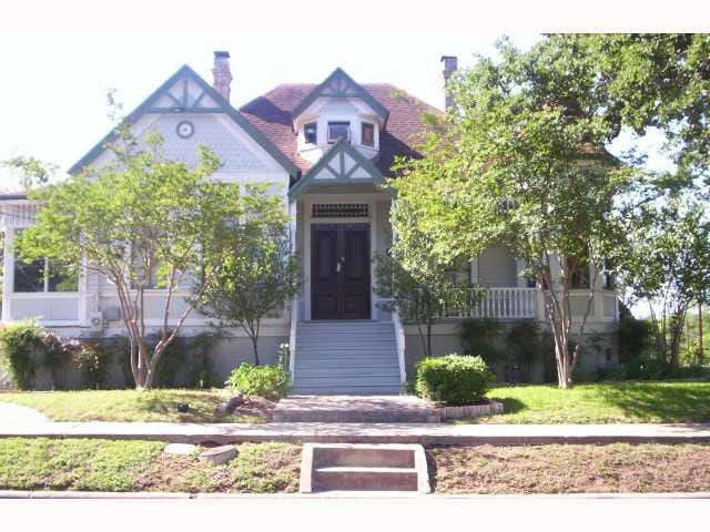 1209 Rosewood Ave