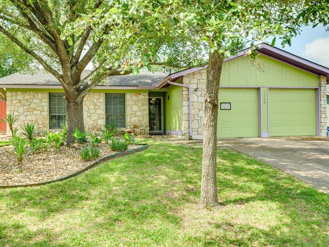 1209 Spearson Ln