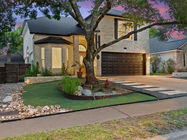 1209 Tetbury LN