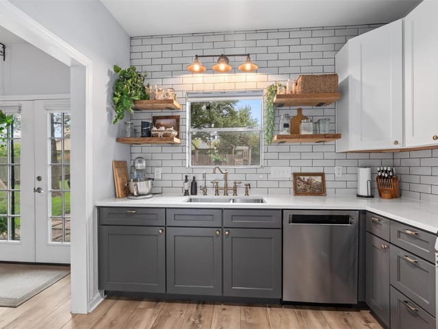 1209 York Castle DR