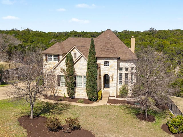 121 Burgess Ln