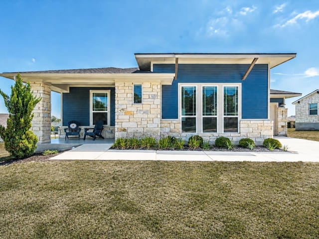 121 Charming Redbud LN