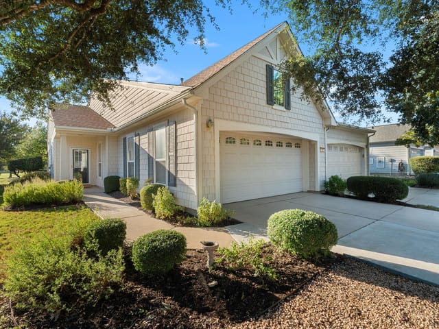 121 Dickens CIR