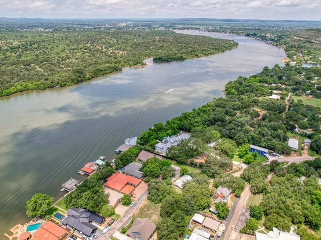 121 Hidden Oaks DR