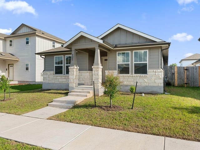 121 Oakdale Meadows LN