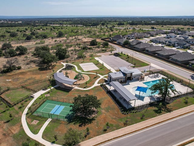 121 Plumbago LN